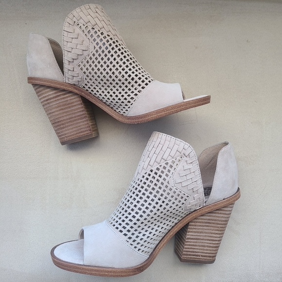 NIB Vince Camuto Fritzey Booties - Picture 3 of 7